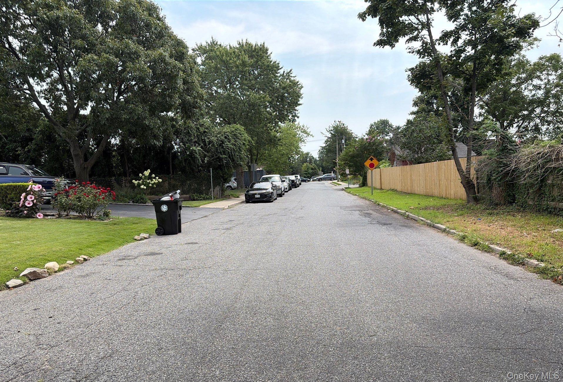 3rd image of 19 Chapman Pl, Islip, NY 11706 | MLS# 1037368