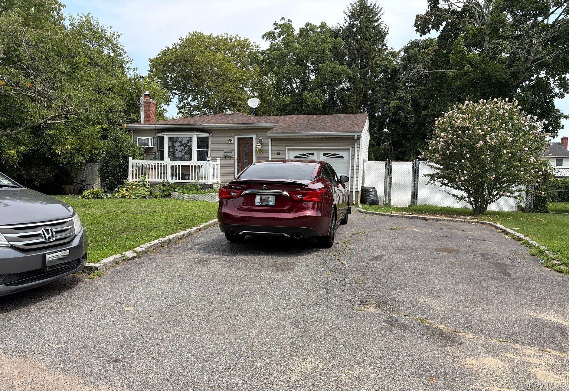 2nd image of 19 Chapman Pl, Islip, NY 11706 | MLS# 1037368