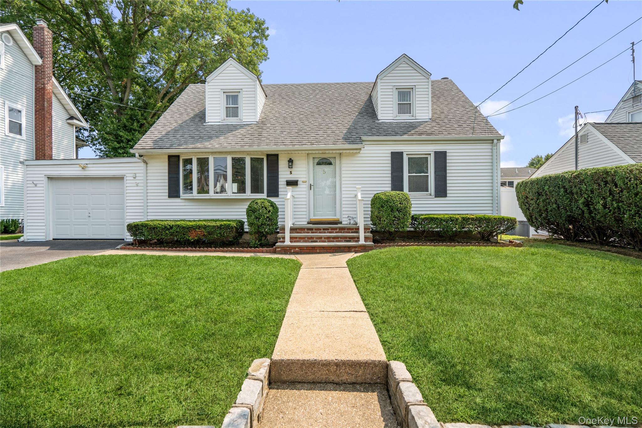 1st image of 5 Mayfair Ln, Oyster Bay, NY 11801 | MLS# 1037389