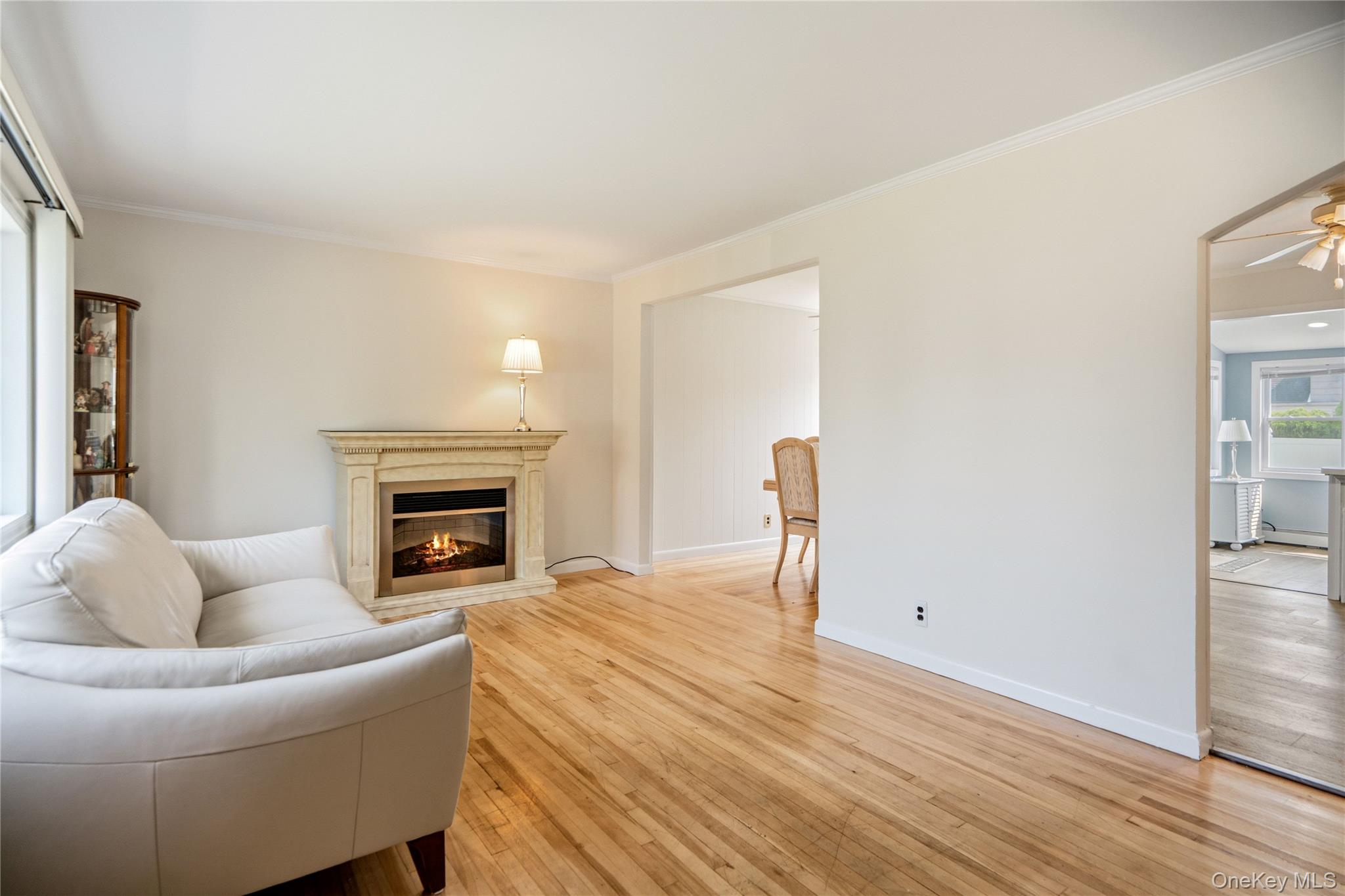 5th image of 5 Mayfair Ln, Oyster Bay, NY 11801 | MLS# 1037389