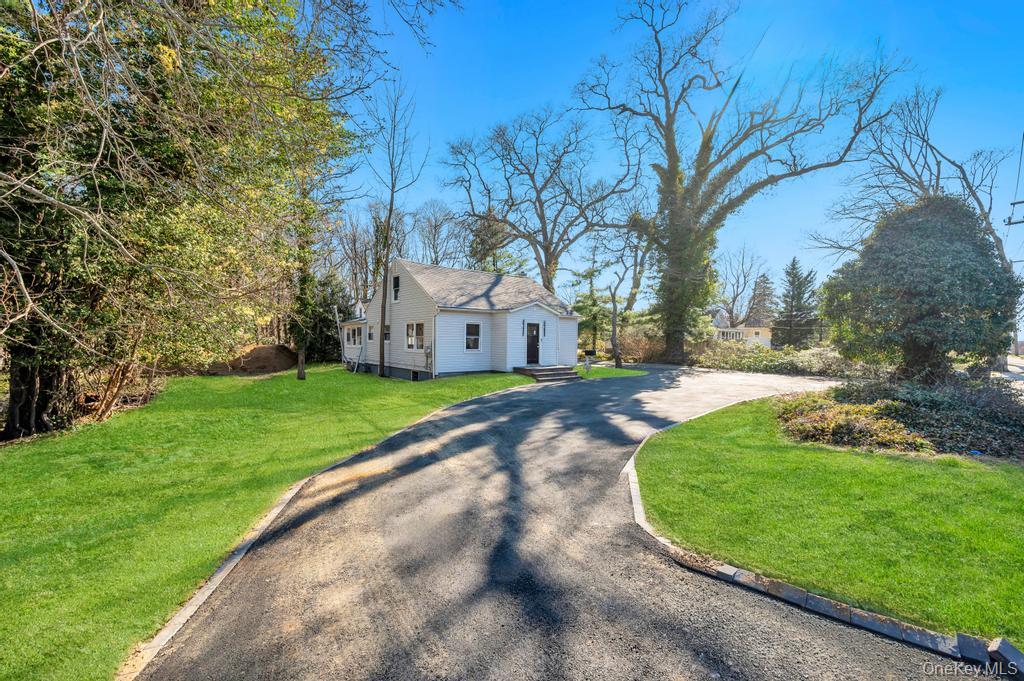 2nd image of 624 Townline Rd, Smithtown, NY 11788 | MLS# 1037399