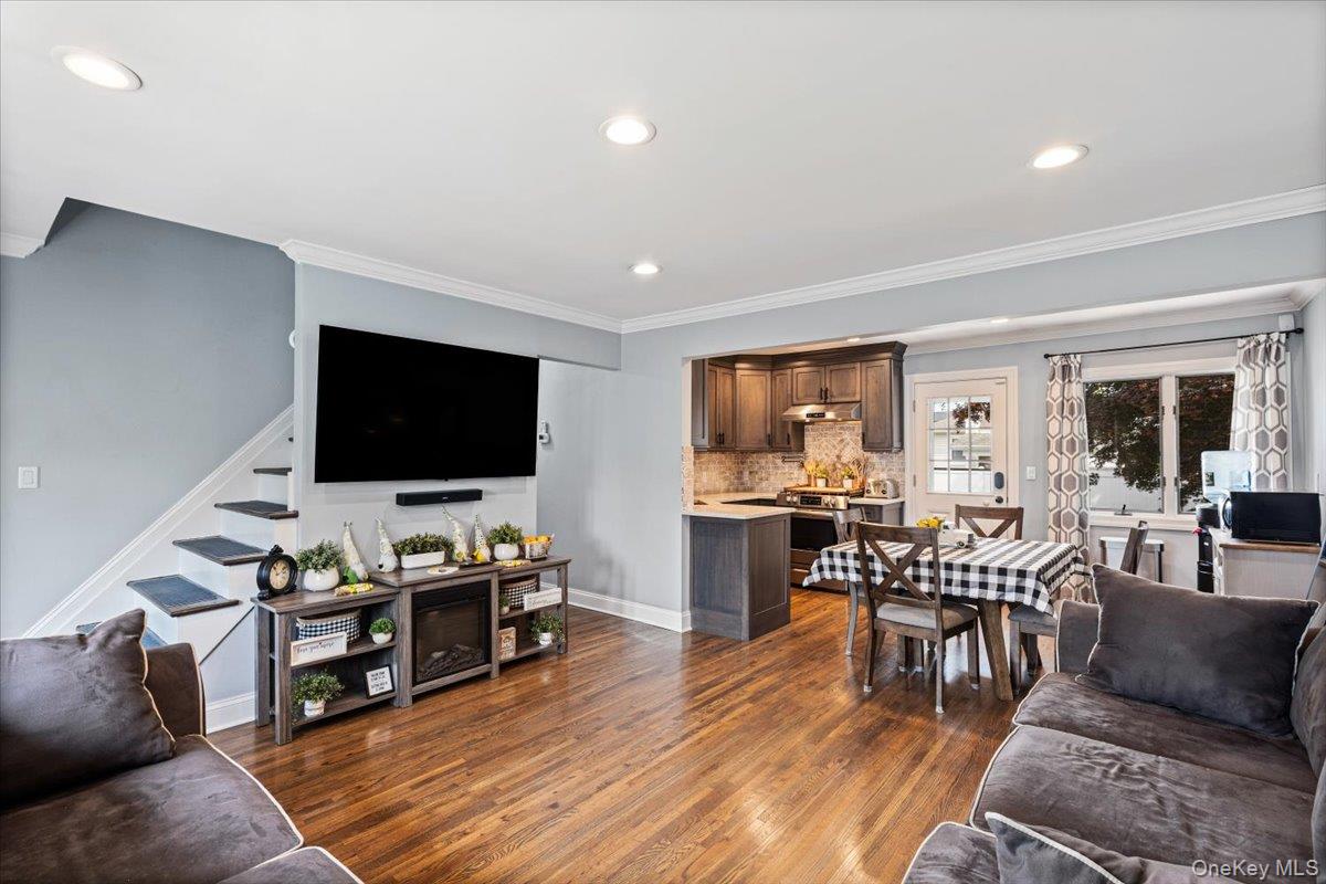 4th image of 235 N Kings Ave, Oyster Bay, NY 11758 | MLS# 1037409