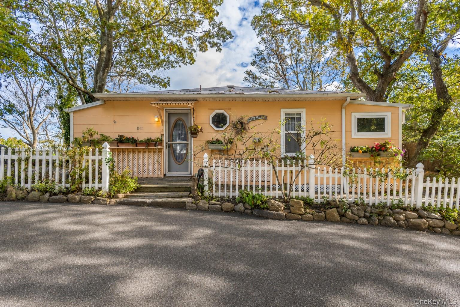 4th image of 10 Acorn Path, Riverhead, NY 11933 | MLS# 1037418