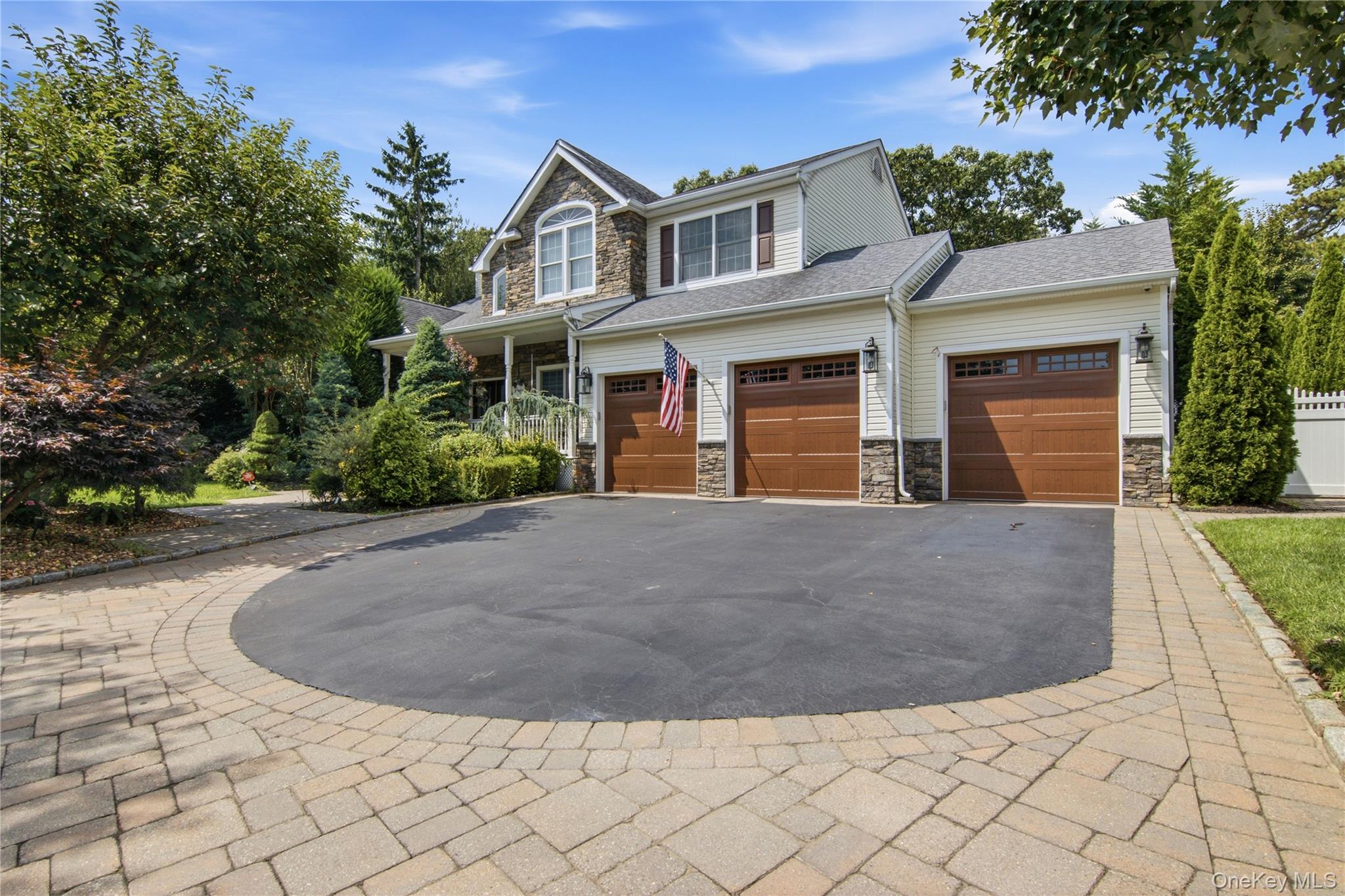 1st image of 6 Hayloft Ct, Smithtown, NY 11787 | MLS# 1037441