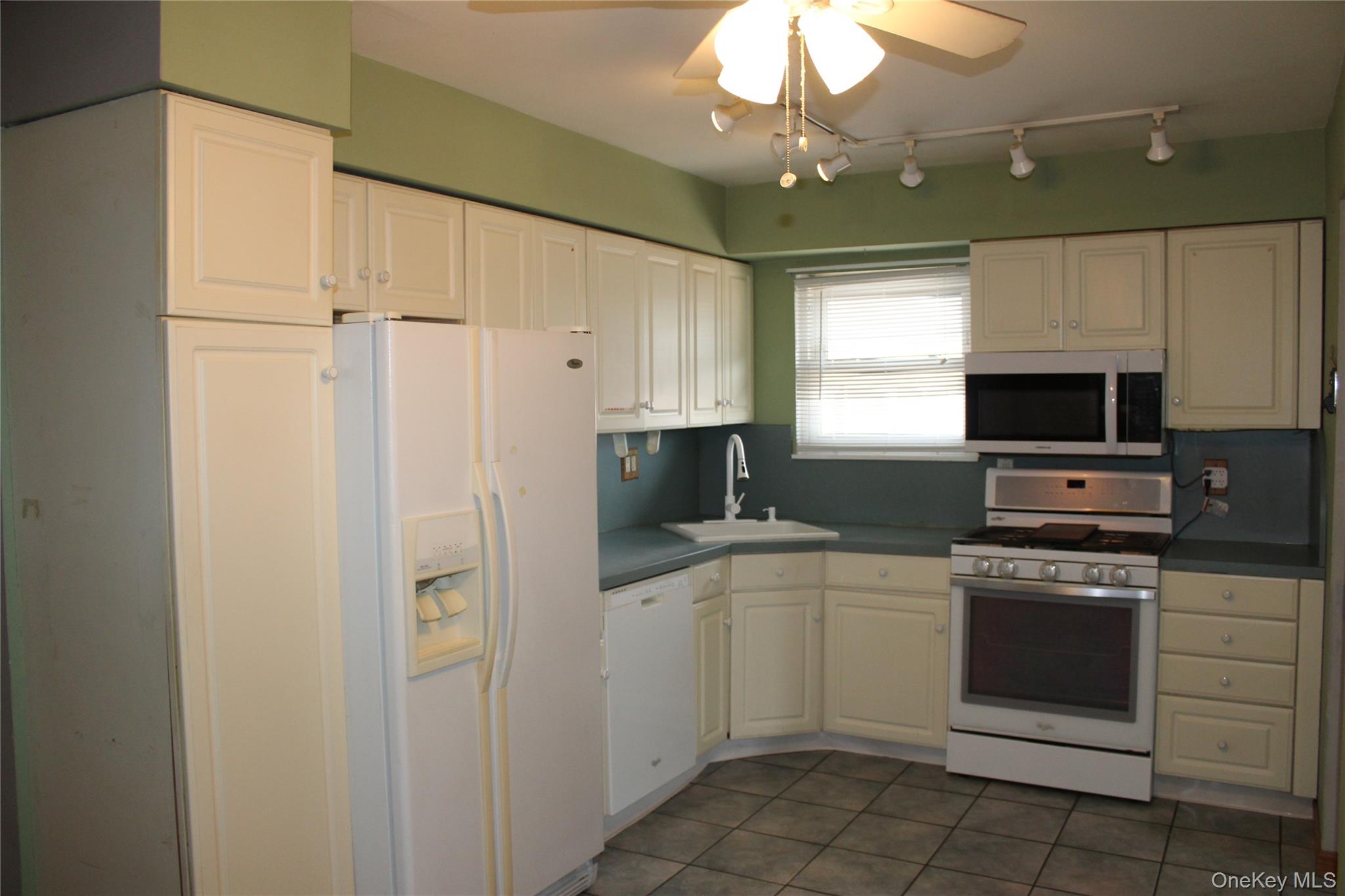 4th image of 92 Lombardy Dr, Brookhaven, NY 11967 | MLS# 1037450