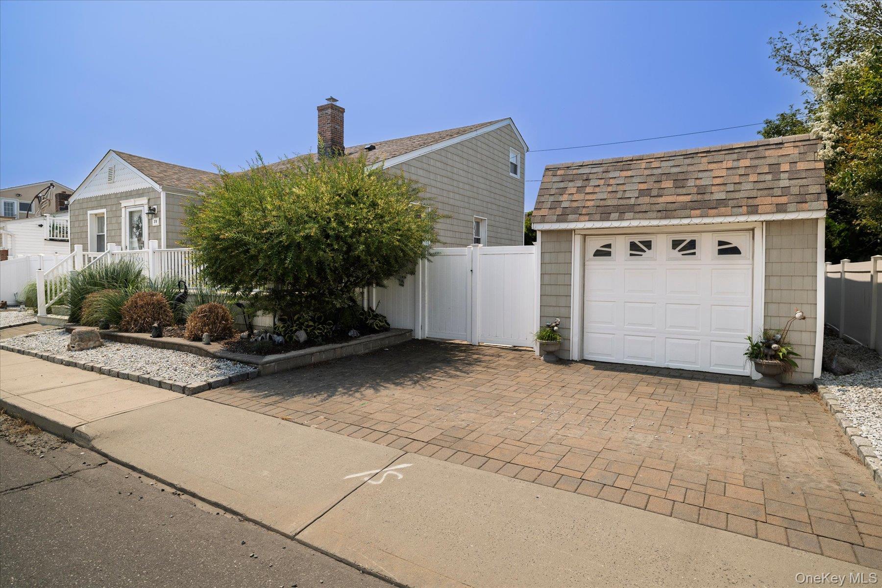 3rd image of 39 Vinton St, Long Beach, NY 11561 | MLS# 1037461
