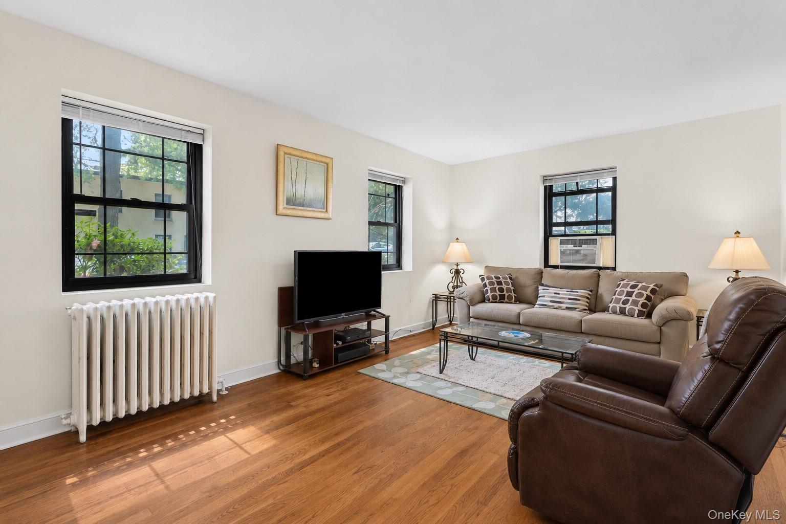 5th image of 5 Whitehall Rd, Eastchester, NY 10709