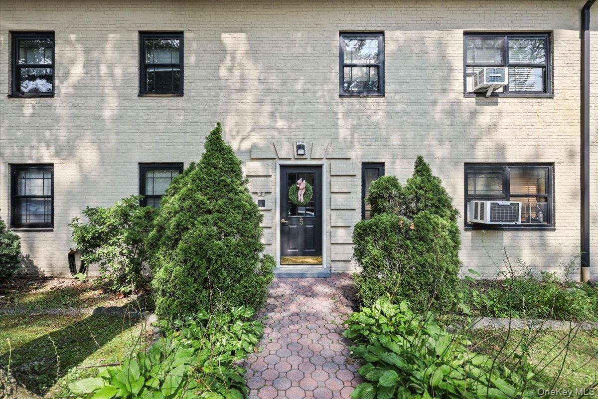 3rd image of 5 Whitehall Rd, Eastchester, NY 10709