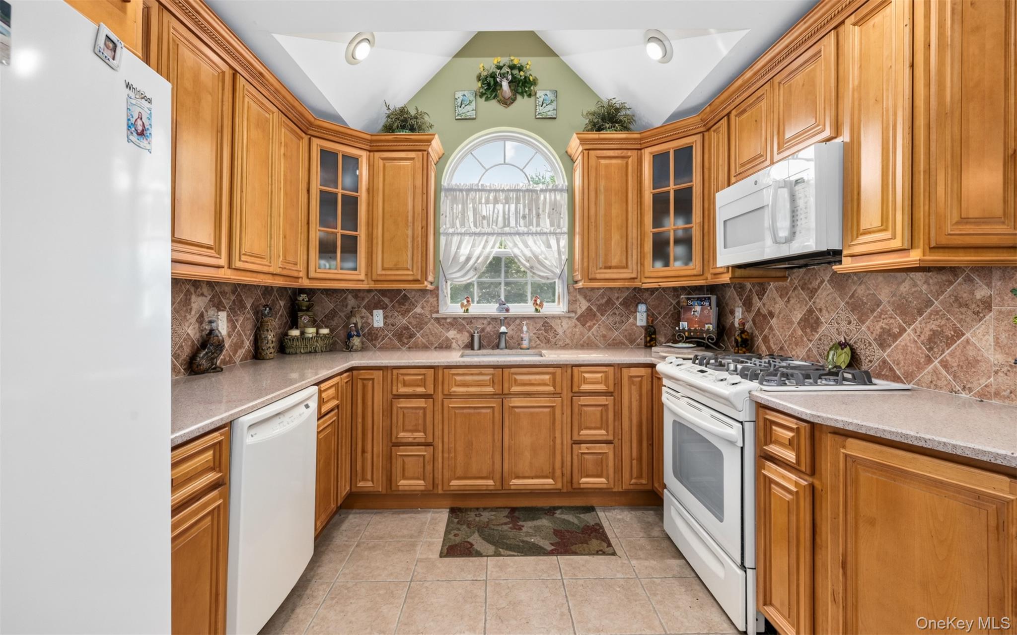 2nd image of 110 Joseph Ln, Huntington, NY 11746 | MLS# 1037489