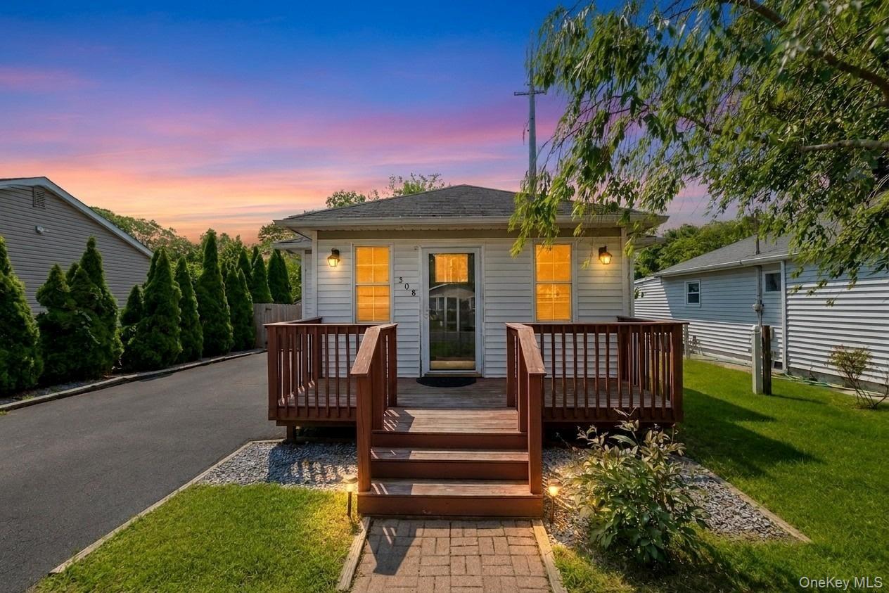 1st image of 508 Michigan St, Islip, NY 11779 | MLS# 1037545