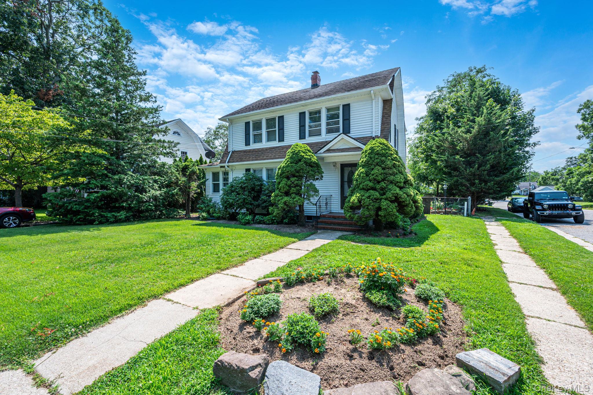 2nd image of 41 Prospect Pl, Riverhead, NY 11901 | MLS# 1037571