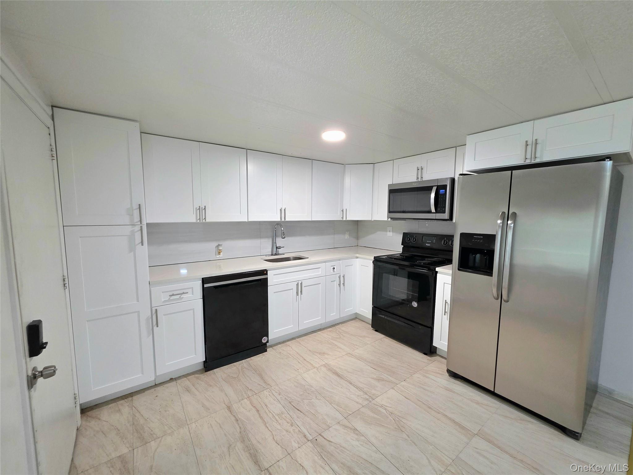 2nd image of 525 Riverleigh Ave #111, Riverhead, NY 11901 | MLS# 1037579