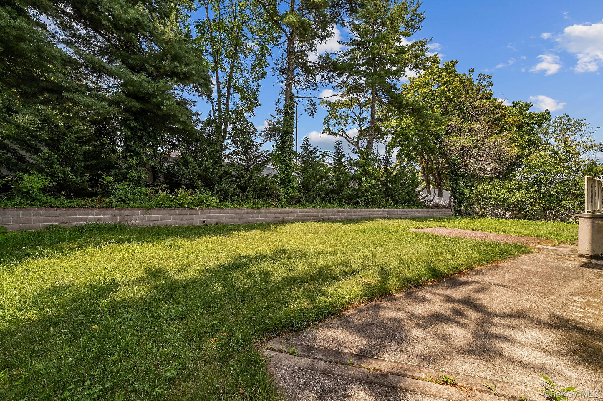 37th image of 300 Ellen Pl, Oyster Bay, NY 11753 | MLS# 1037607