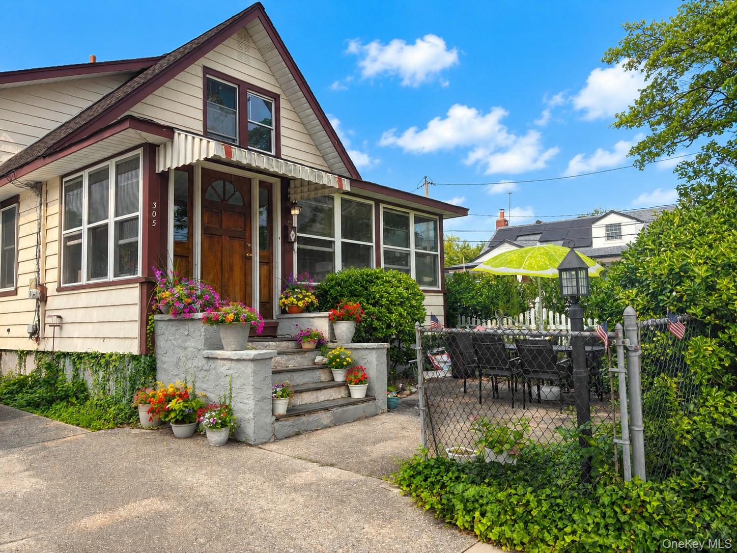 1st image of 305 Bayville Ave, Oyster Bay, NY 11709 | MLS# 1037660
