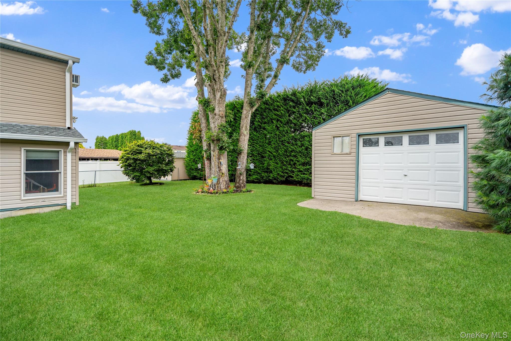 34th image of 411 8th St, Islip, NY 11716 | MLS# 1037679