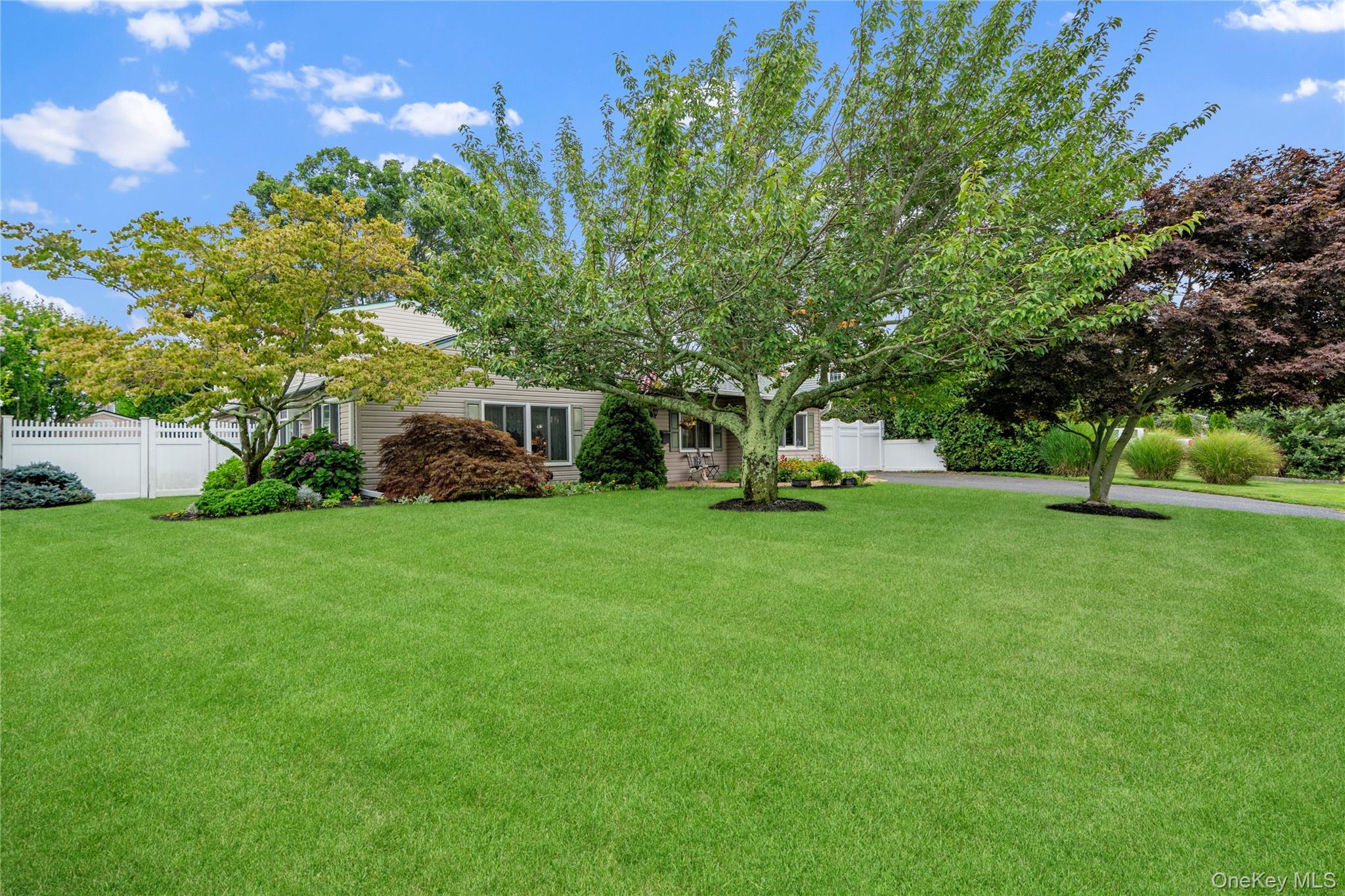 2nd image of 411 8th St, Islip, NY 11716 | MLS# 1037679