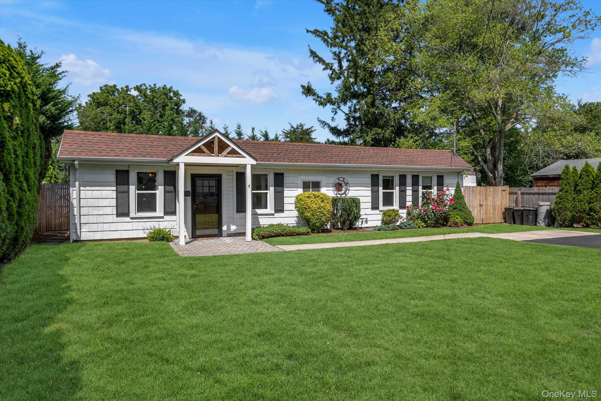 18th image of 5 Eckert St, Huntington, NY 11746 | MLS# 1037715