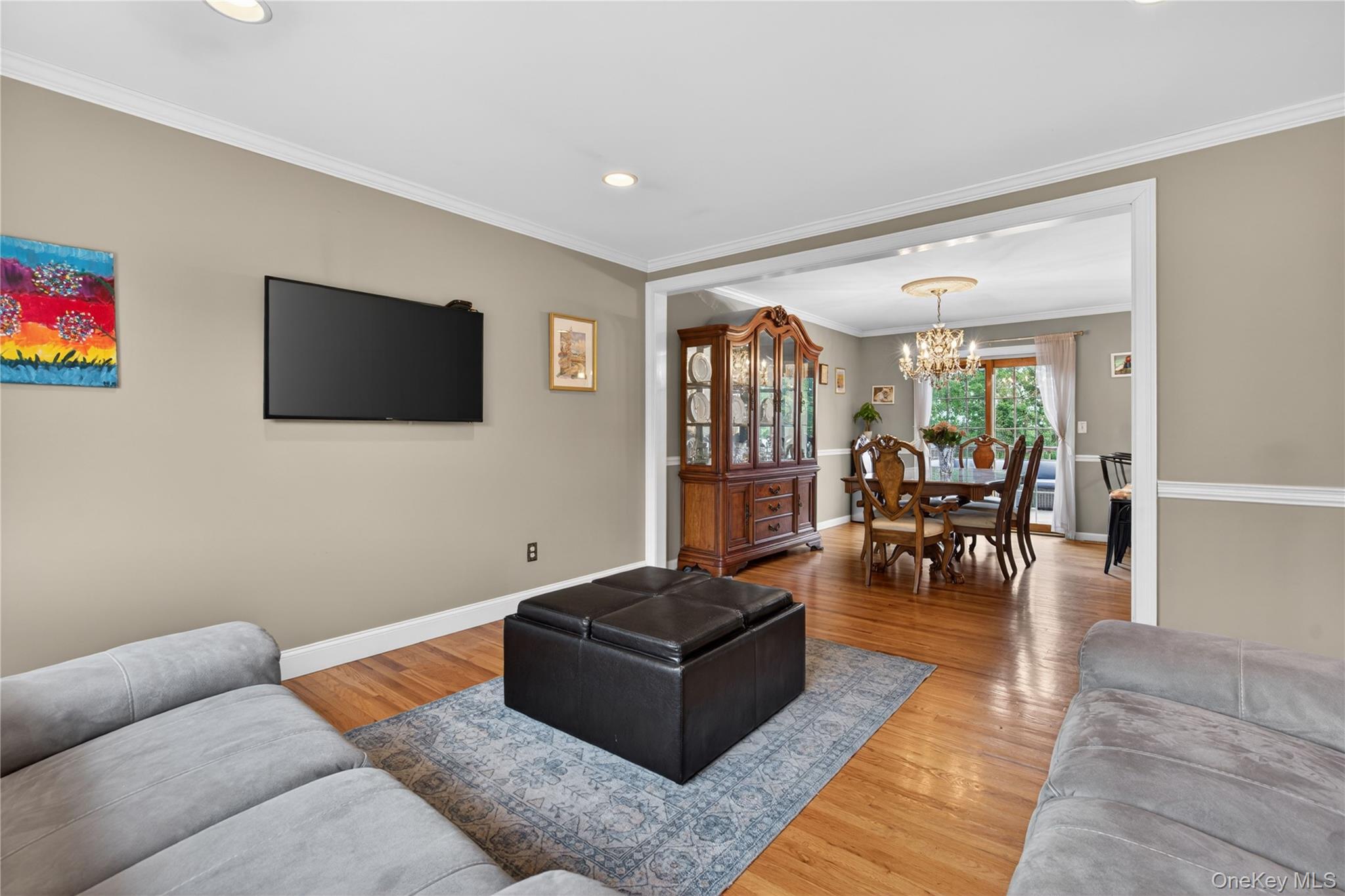 4th image of 5 Columbia Cir, Woodbury, NY 10930 | MLS# 1037720