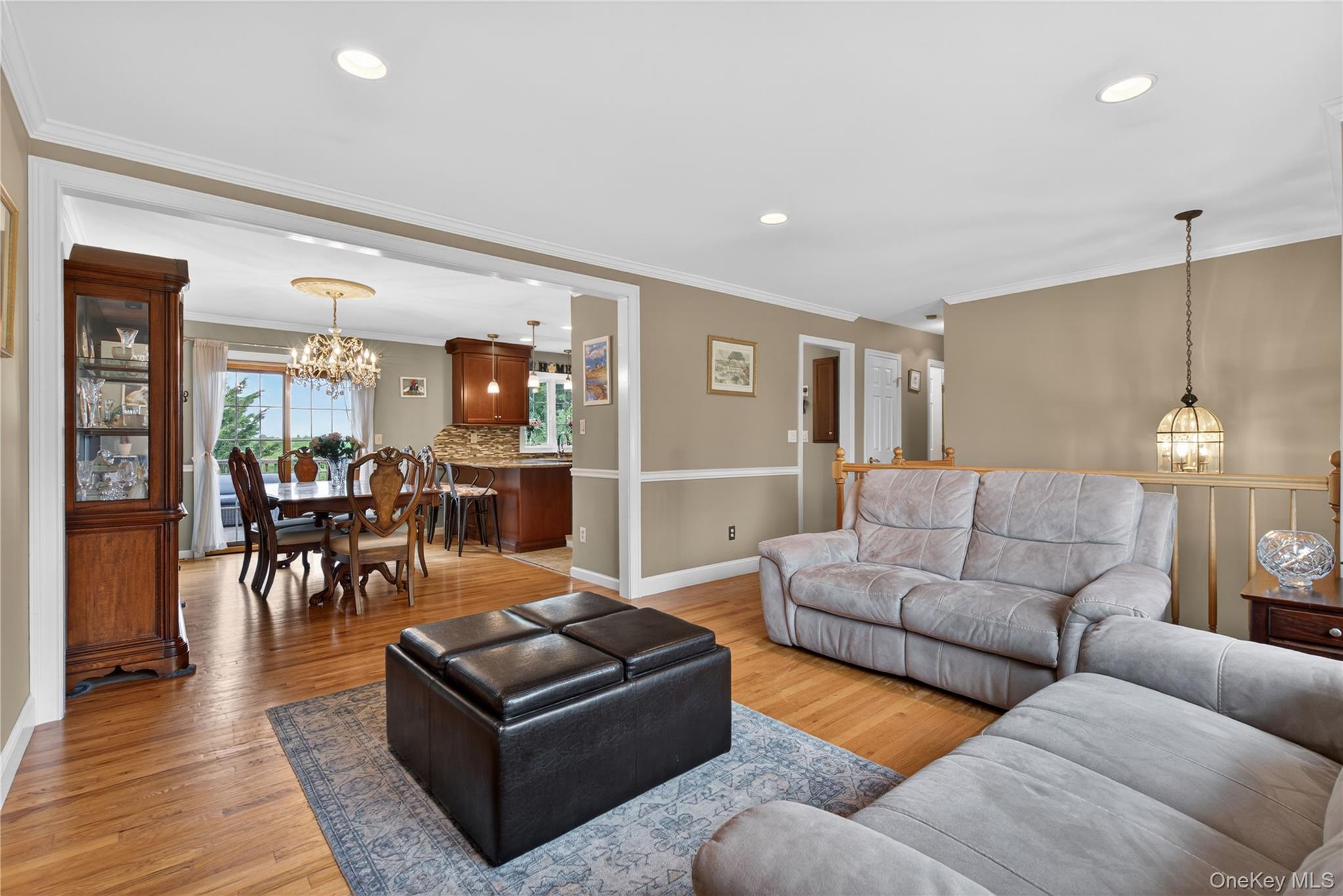 2nd image of 5 Columbia Cir, Woodbury, NY 10930 | MLS# 1037720