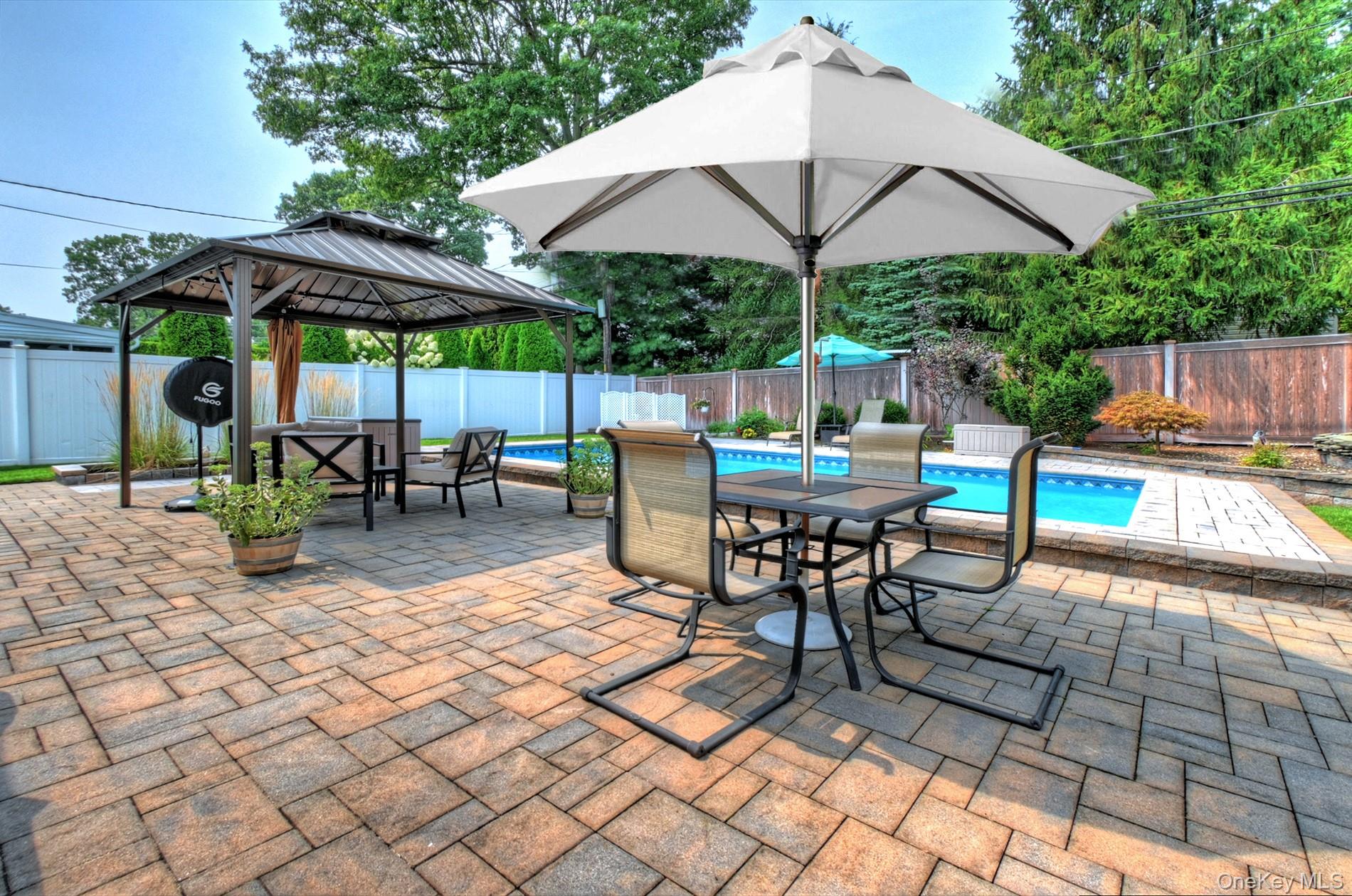 31st image of 116 Shenandoah Blvd N, Smithtown, NY 11767 | MLS# 1037737