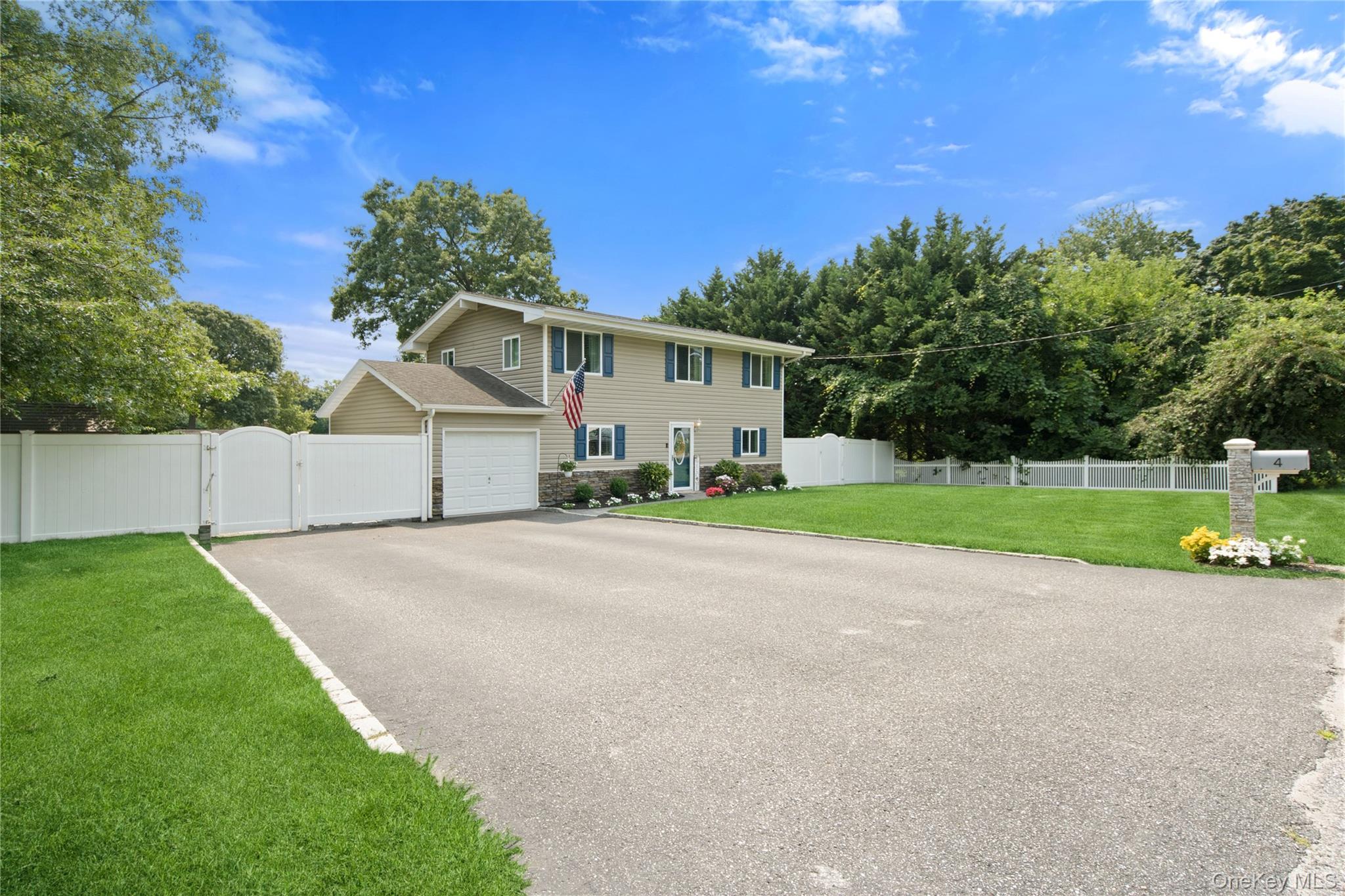2nd image of 4 Acorn St, Brookhaven, NY 11779 | MLS# 1037739
