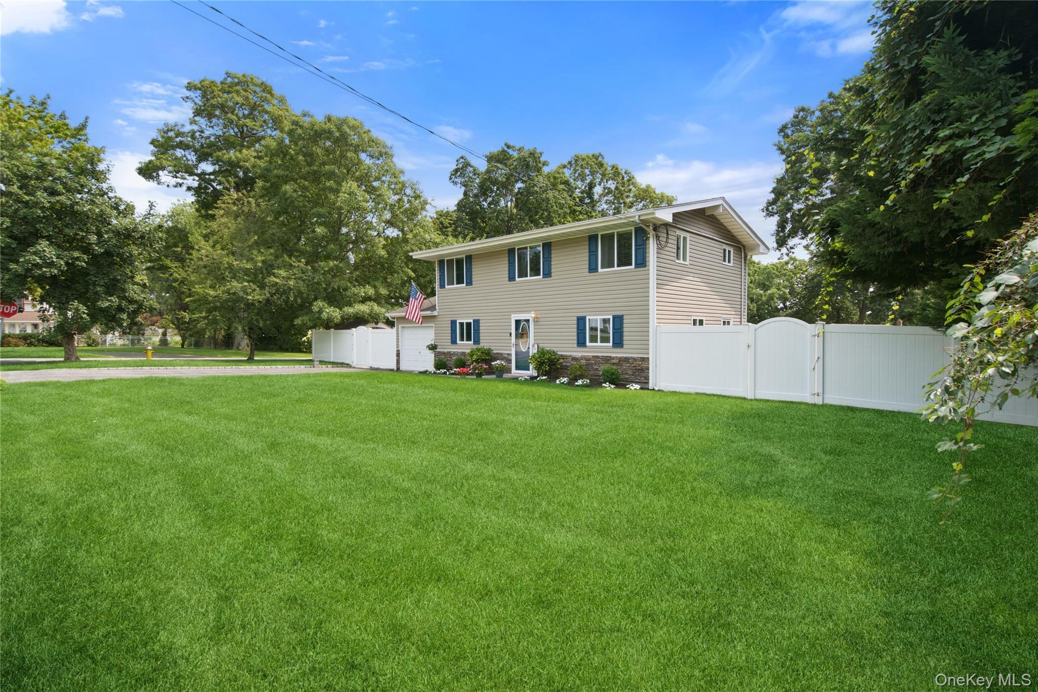 3rd image of 4 Acorn St, Brookhaven, NY 11779 | MLS# 1037739