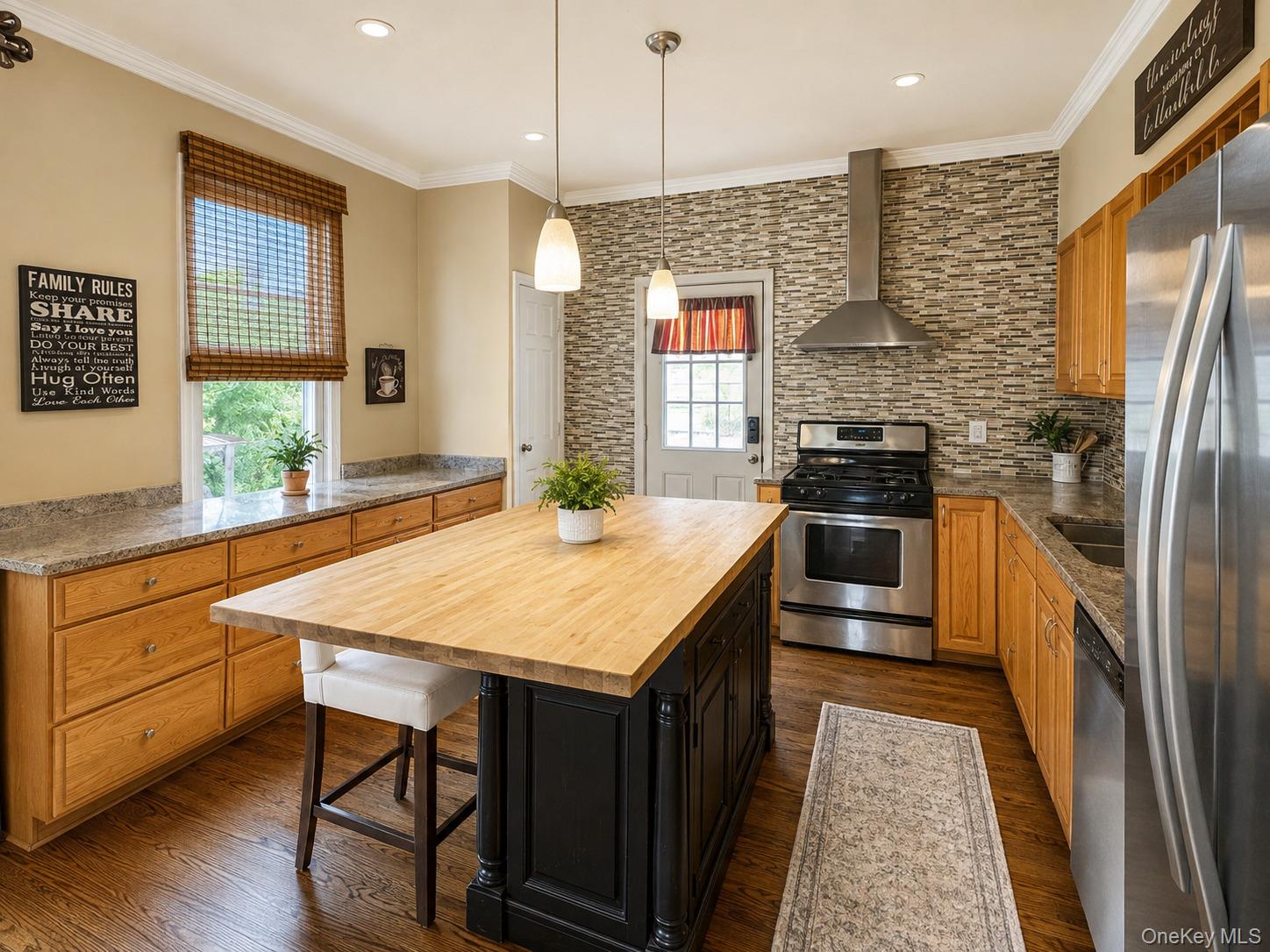 5th image of 33 Juniper Rd, North Hempstead, NY 11050 | MLS# 1037787