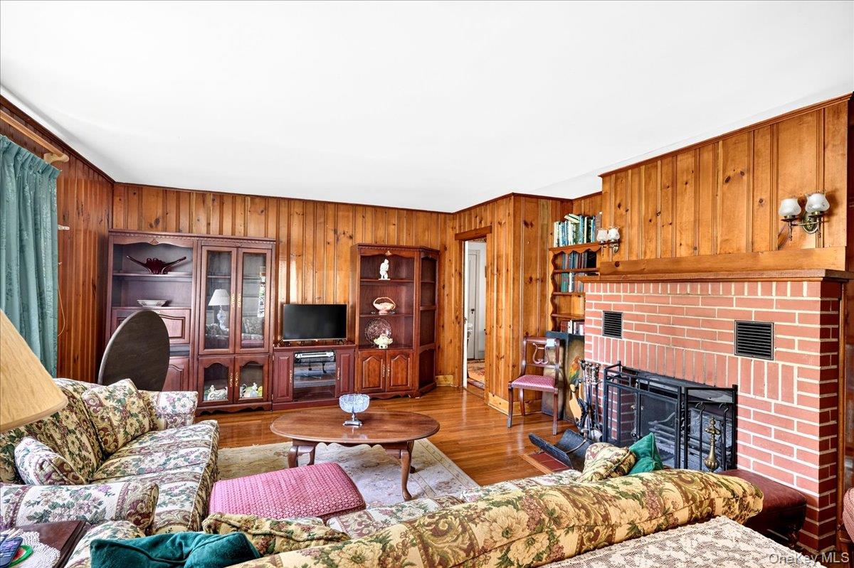4th image of 35 Biltmore Dr, Brookhaven, NY 11951 | MLS# 1037810