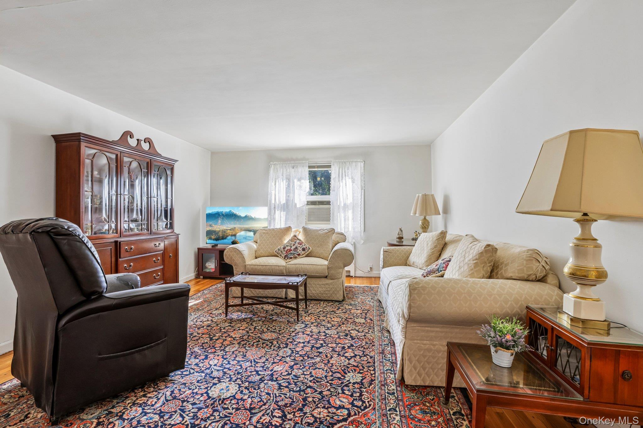 5th image of 8 Dehaven Dr, Yonkers, NY 14094