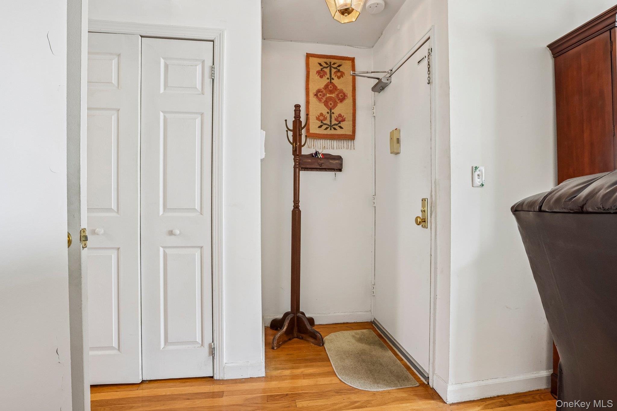4th image of 8 Dehaven Dr, Yonkers, NY 14094