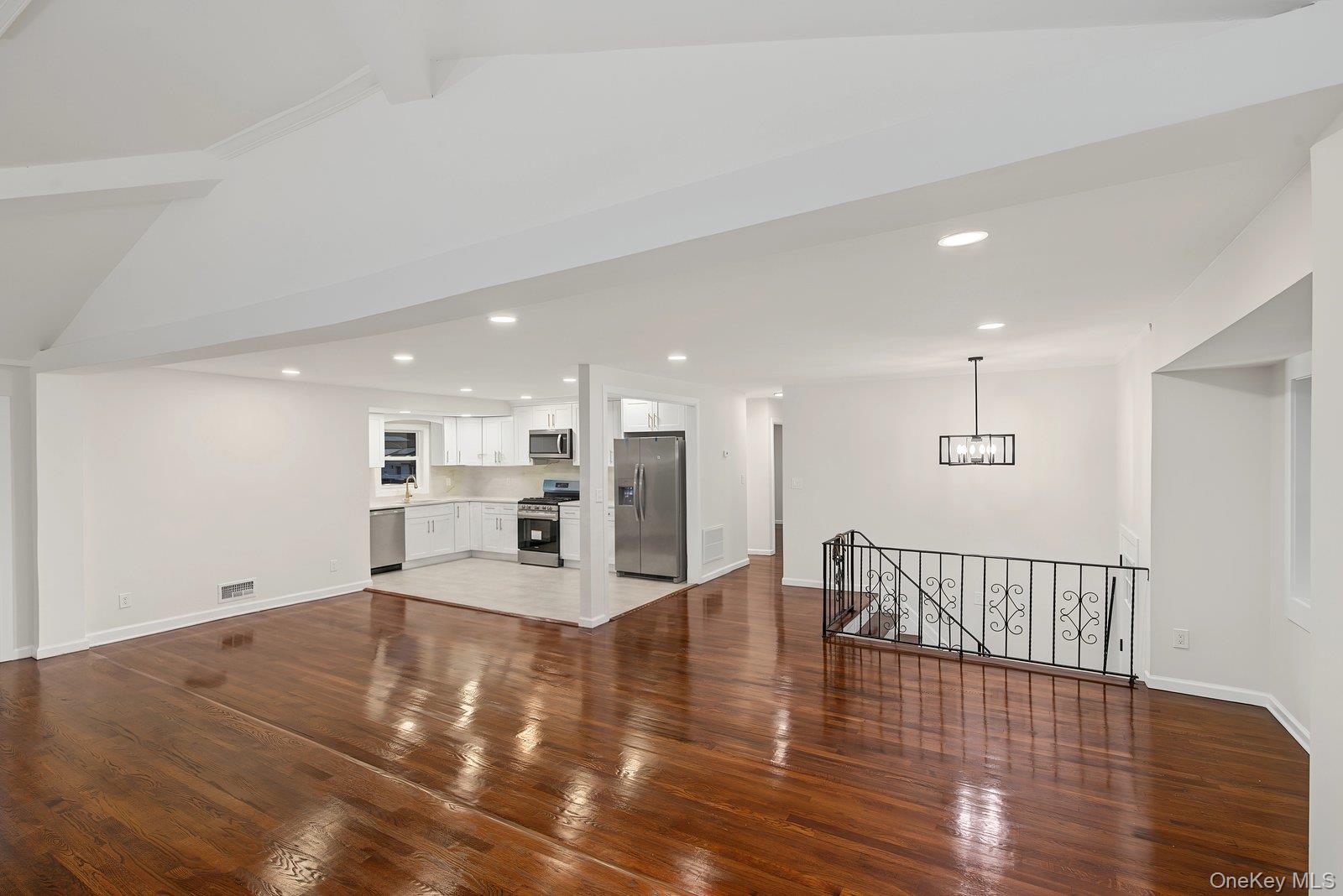 5th image of 414 Westview Ave, Babylon, NY 11729 | MLS# 1037869