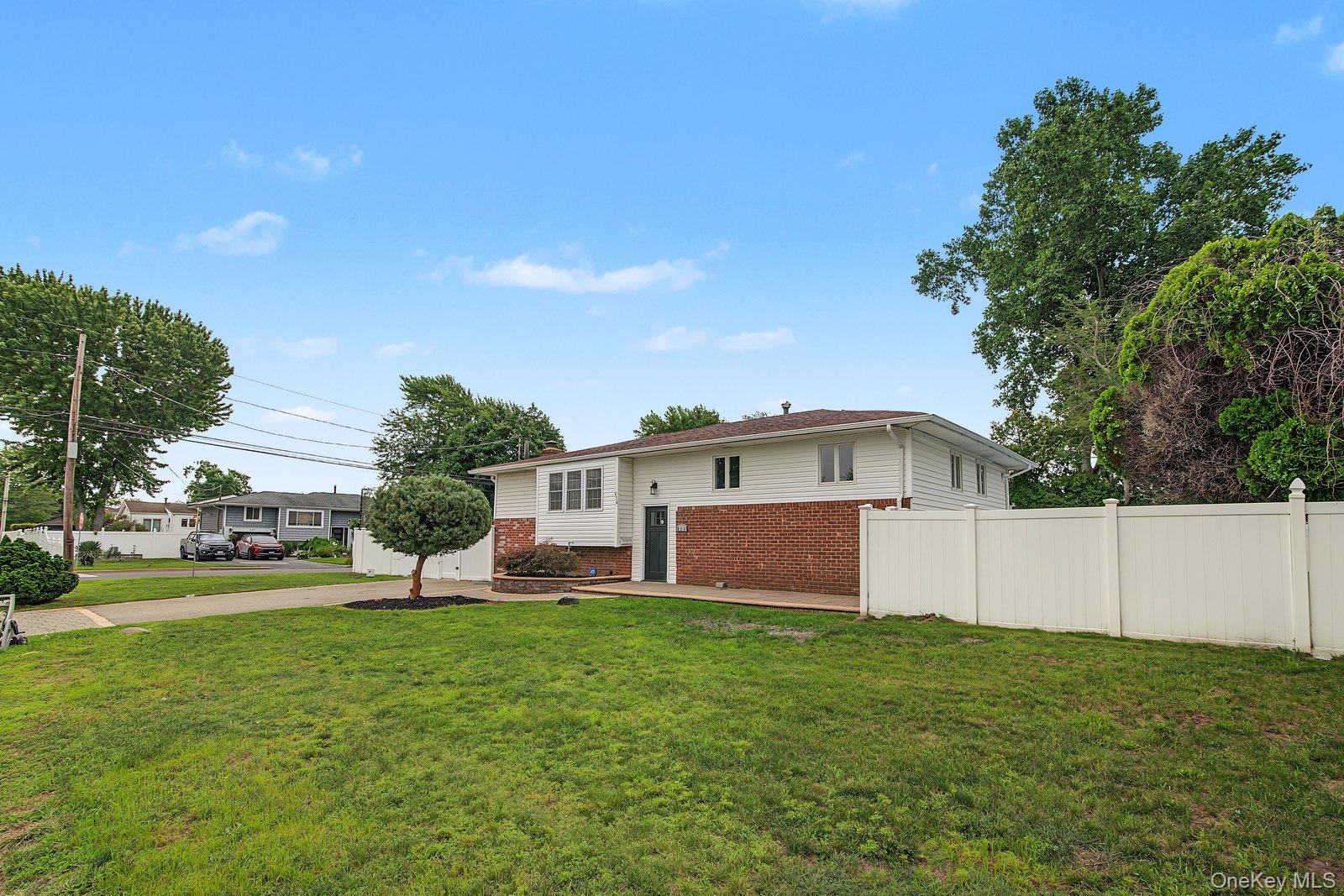 2nd image of 414 Westview Ave, Babylon, NY 11729 | MLS# 1037869