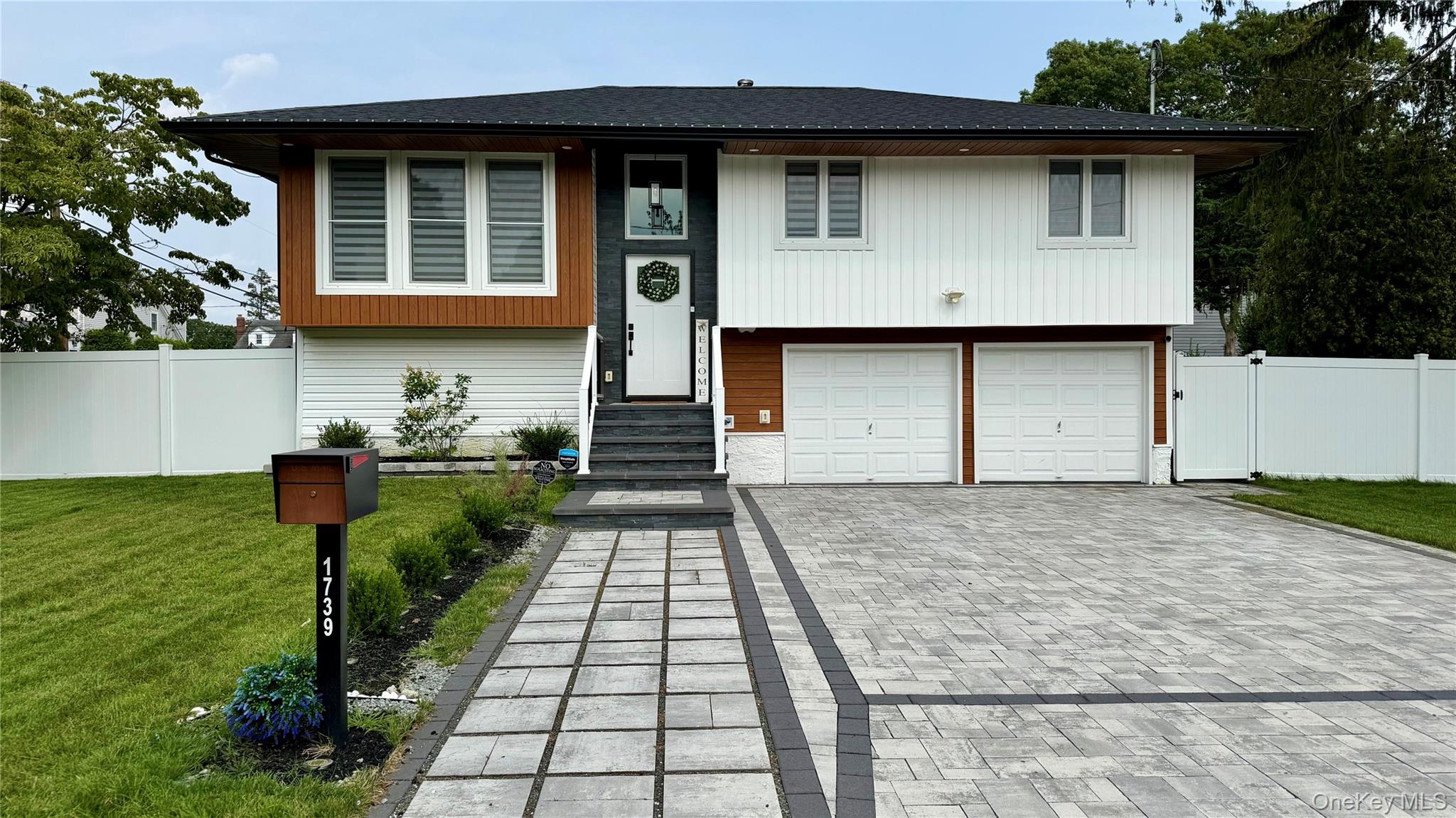 1st image of 1739 Quarter St, West Babylon, NY 11704 | MLS# 1037890