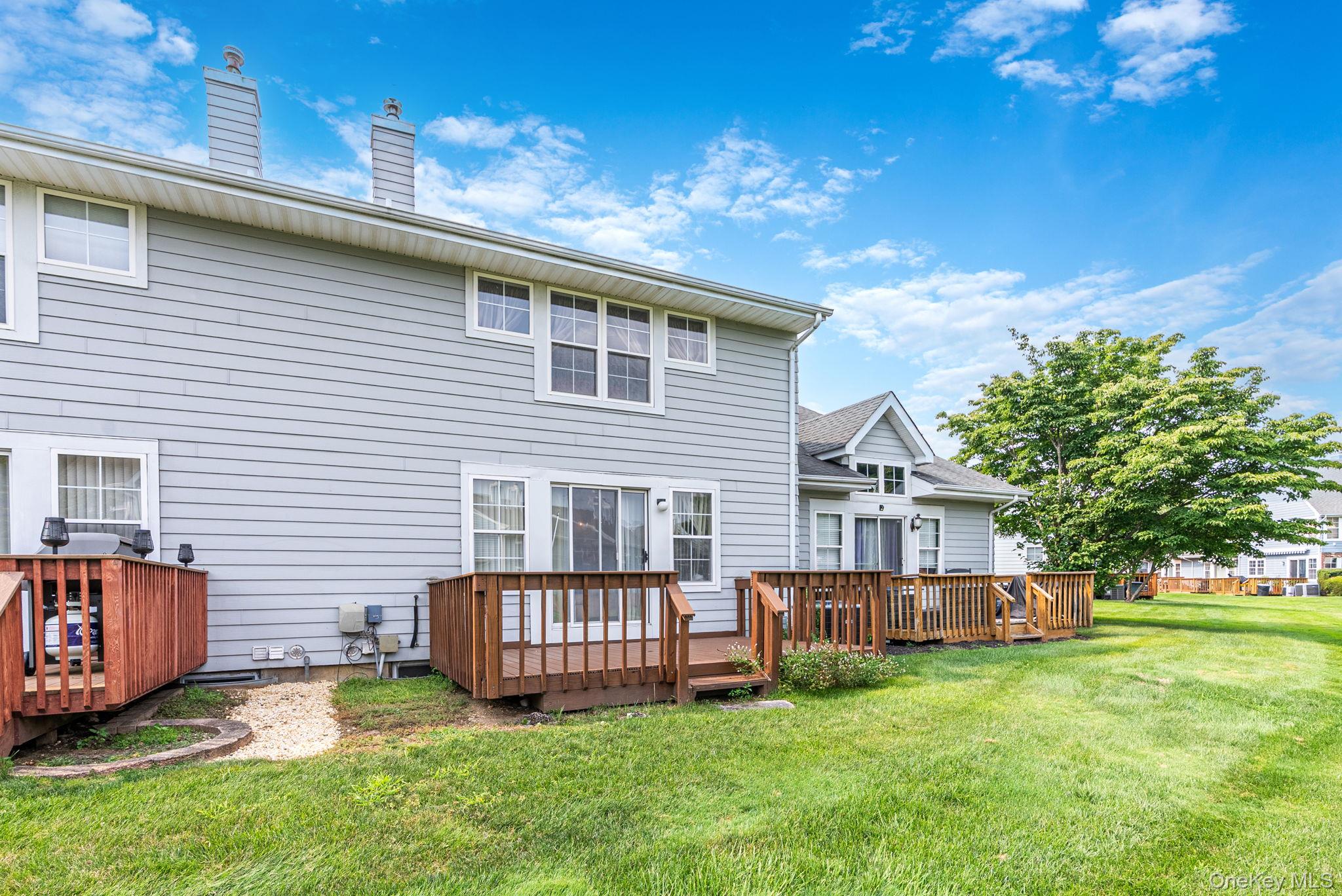 25th image of 11 Broadlawn Dr, Islip, NY 11722 | MLS# 1037895