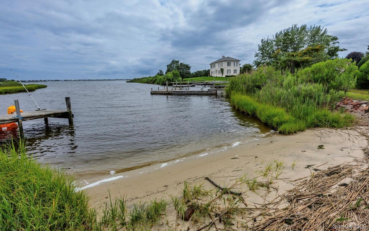 5th image of 12 Pleasant Ave, Southampton, NY 11977 | MLS# 1037938