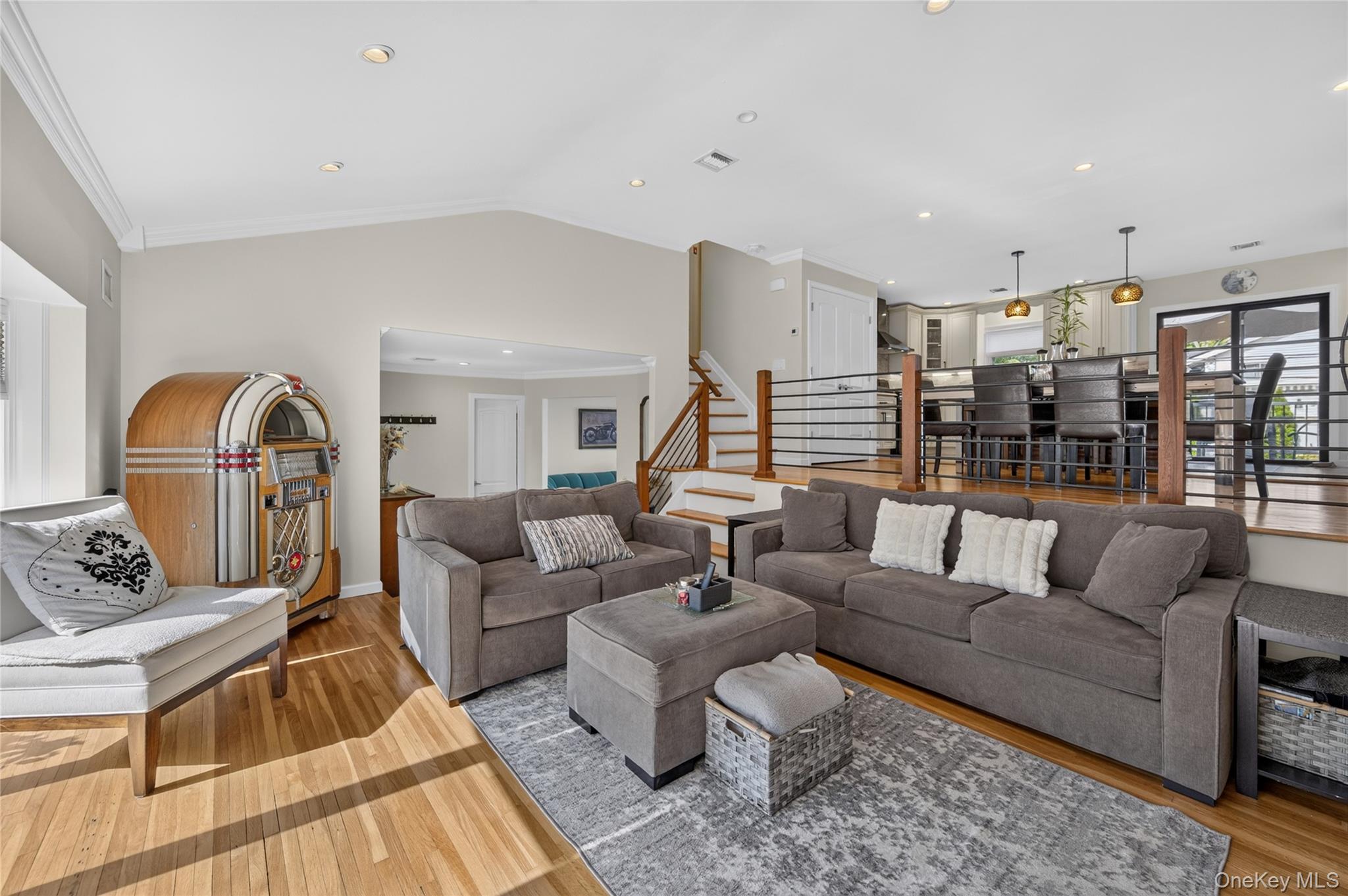 5th image of 31 Driftwood Dr, North Hempstead, NY 11050 | MLS# 1037946