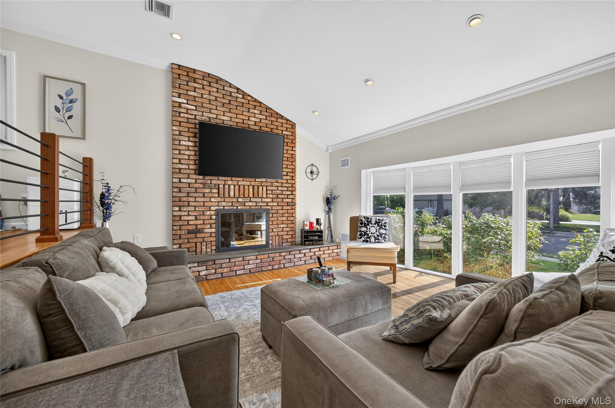 4th image of 31 Driftwood Dr, North Hempstead, NY 11050 | MLS# 1037946