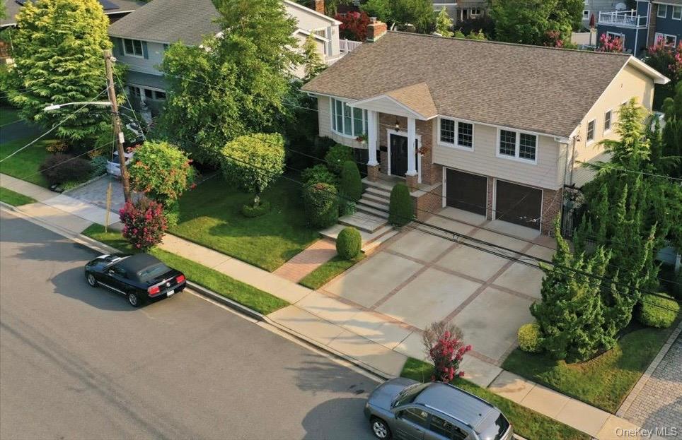 2nd image of 306 Greenway Rd, Hempstead, NY 11561 | MLS# 1037981