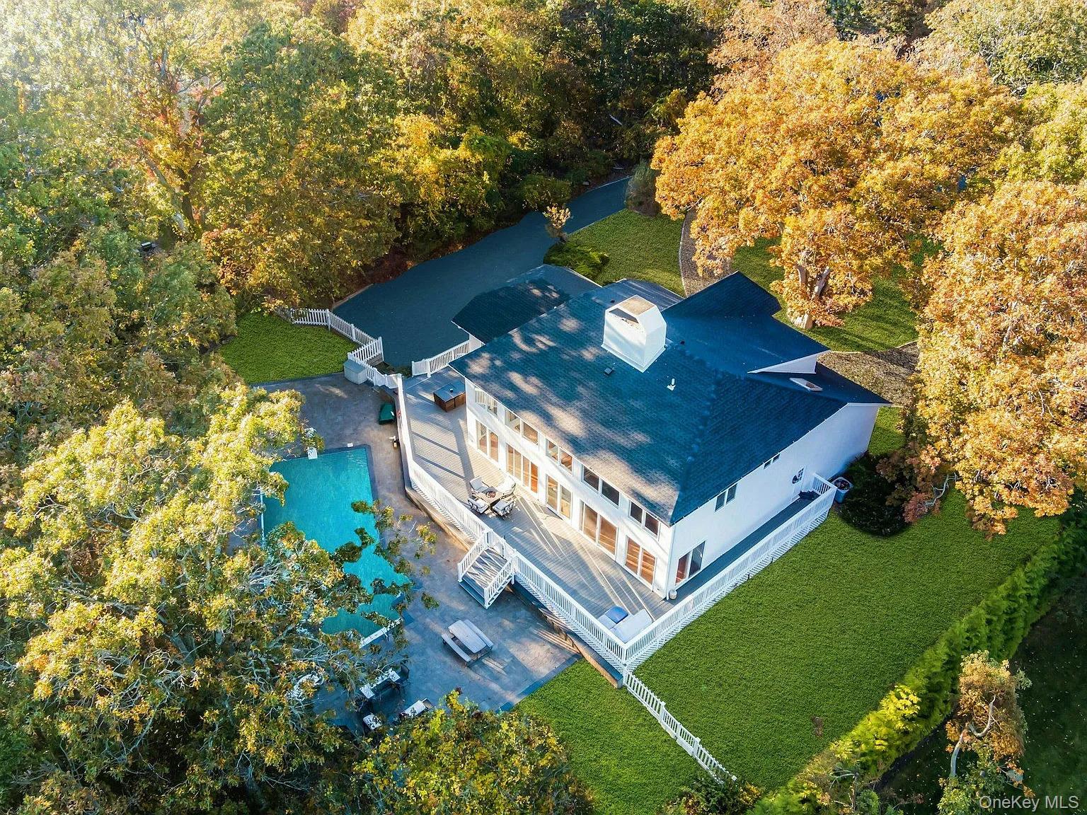 5th image of 19 Bay Woods Dr, Southampton, NY 11946 | MLS# 1037991