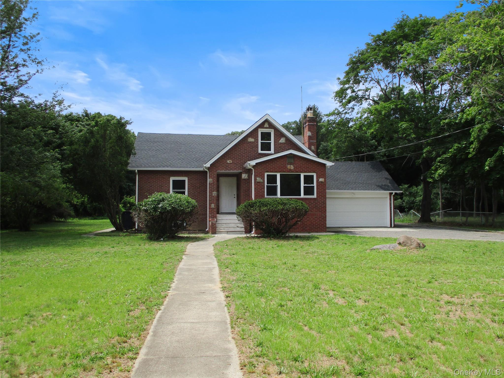 2nd image of 554 Mill Rd, Brookhaven, NY 11727 | MLS# 1038012