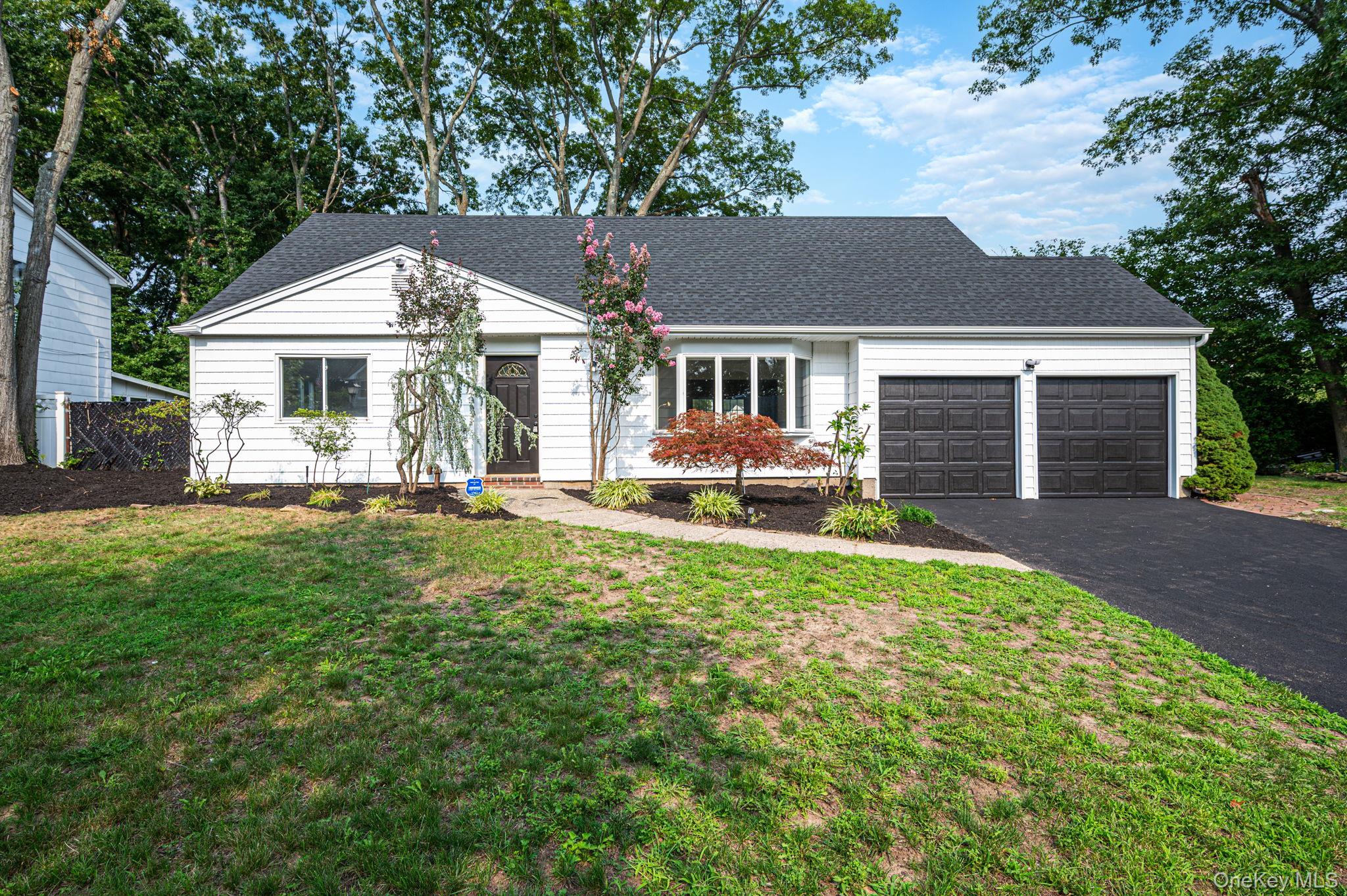 4th image of 23 Dellmarie Ln, Smithtown, NY 11767 | MLS# 1038013
