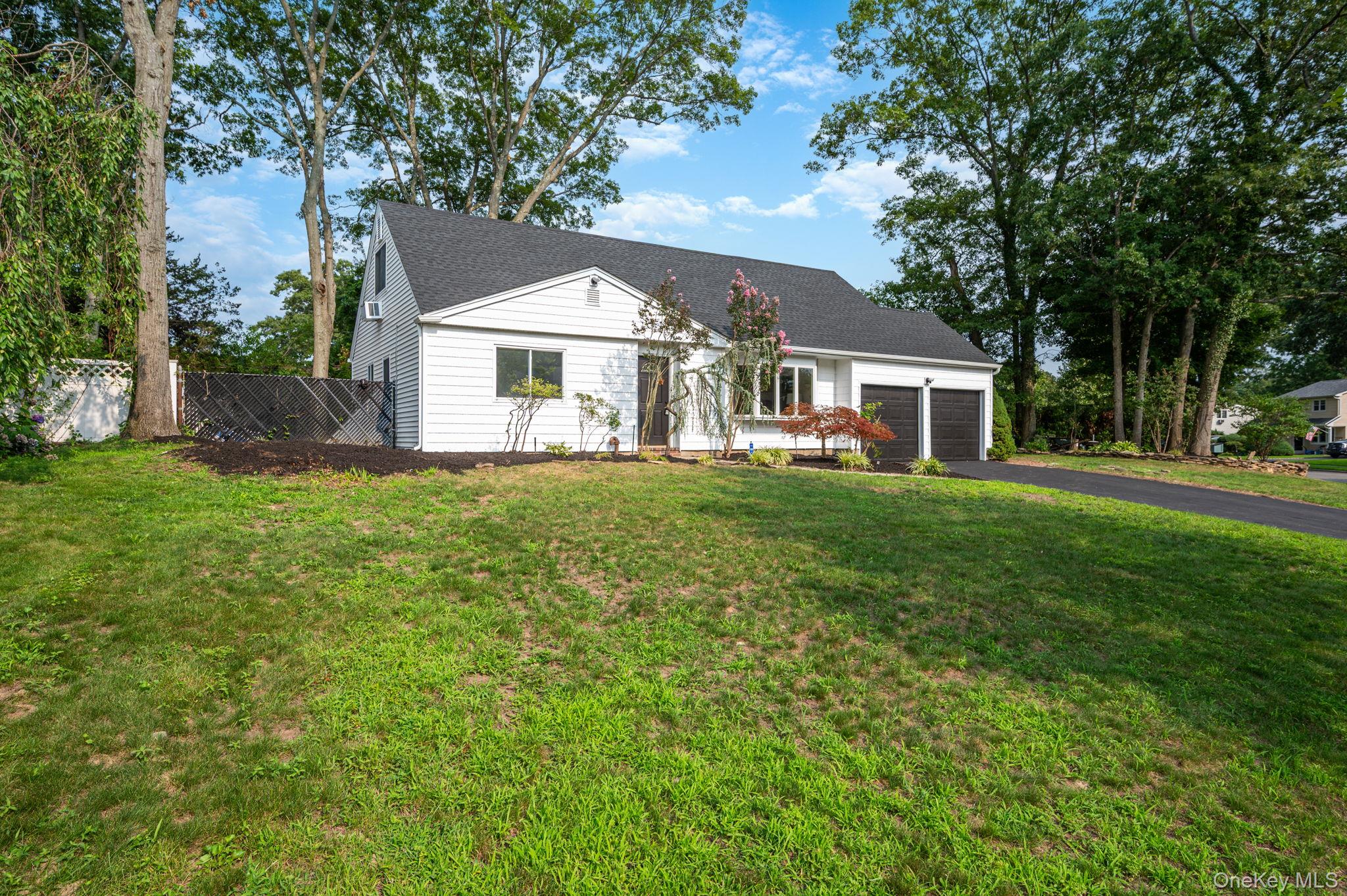 2nd image of 23 Dellmarie Ln, Smithtown, NY 11767 | MLS# 1038013
