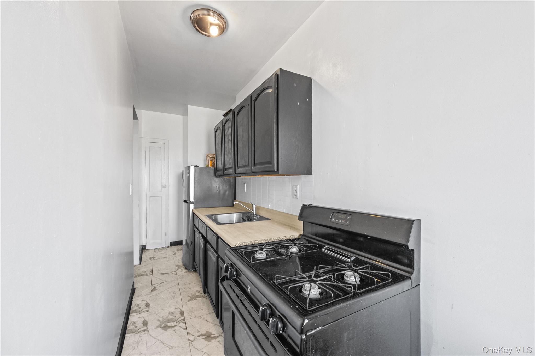 2nd image of 1015 Smt Ave, New York, NY 10452