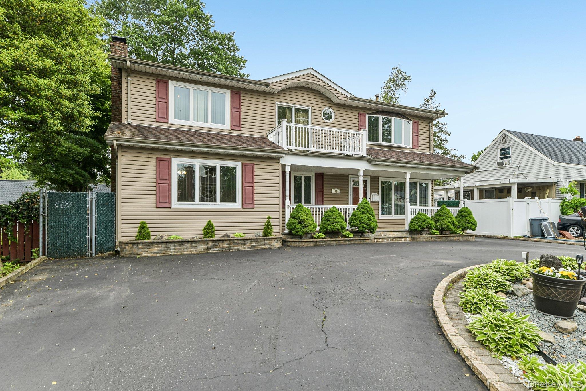 2nd image of 1010 Douglas Ave, Hempstead, NY 11793 | MLS# 1038080