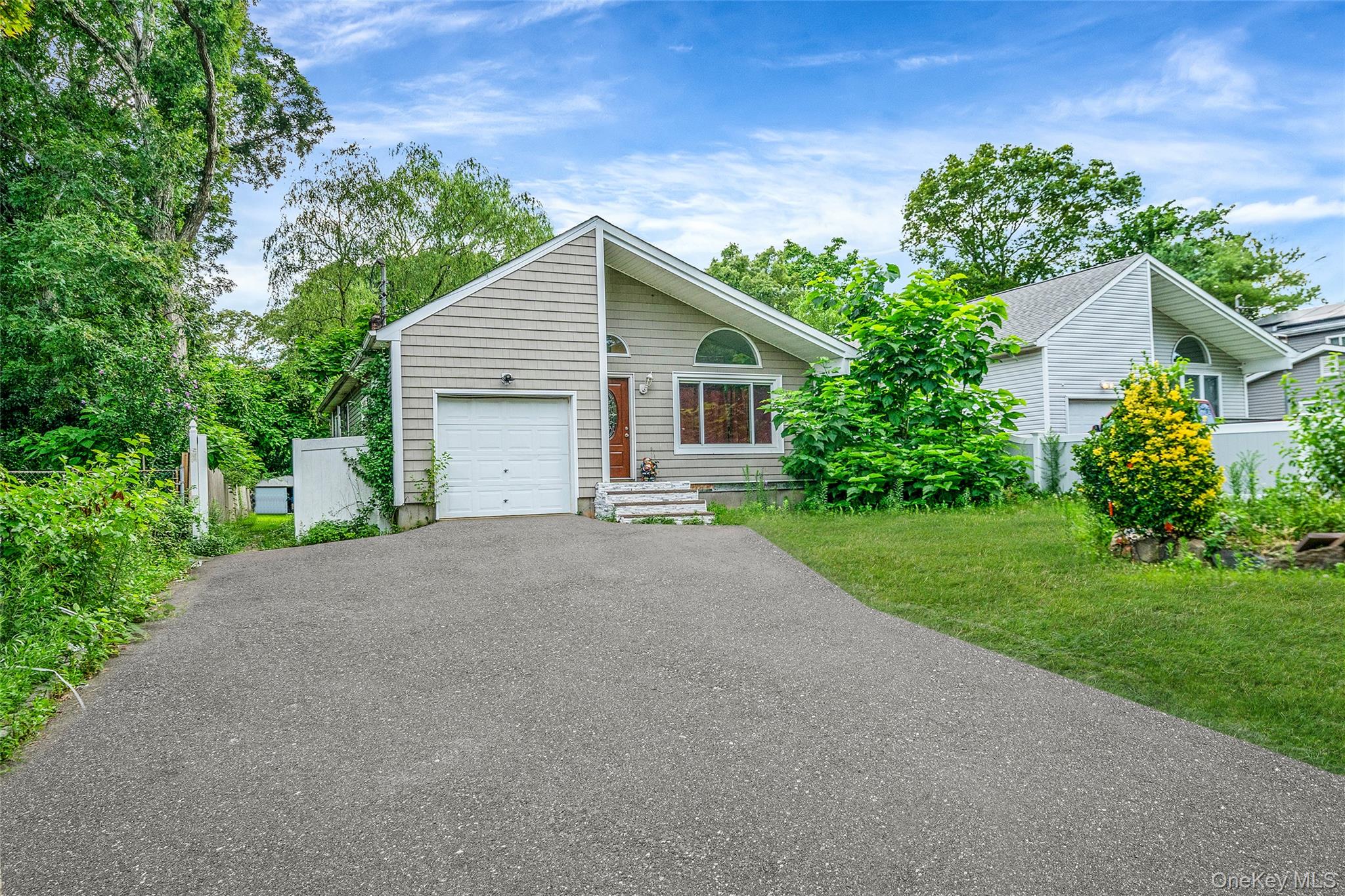 2nd image of 413 Glen Dr, Brookhaven, NY 11967 | MLS# 1038100
