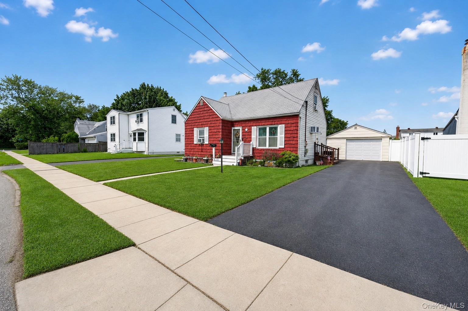 2nd image of 17 Heathcote Rd, Babylon, NY 11757 | MLS# 1038125