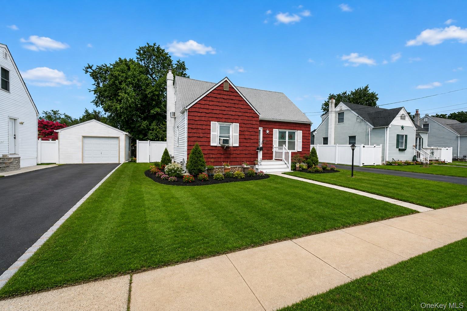 3rd image of 17 Heathcote Rd, Babylon, NY 11757 | MLS# 1038125