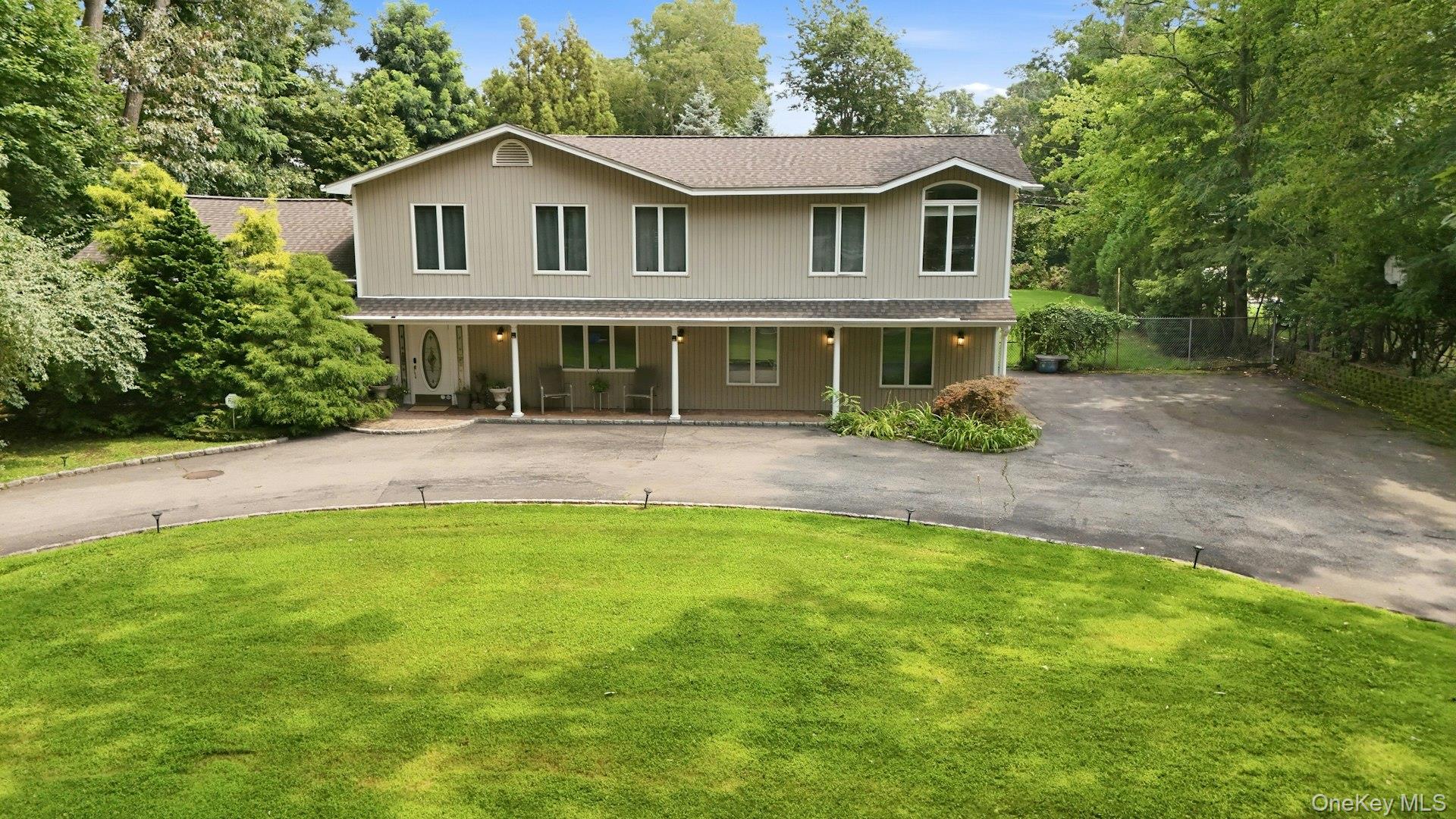 3rd image of 11 Soundview Dr, Brookhaven, NY 11777 | MLS# 1038126