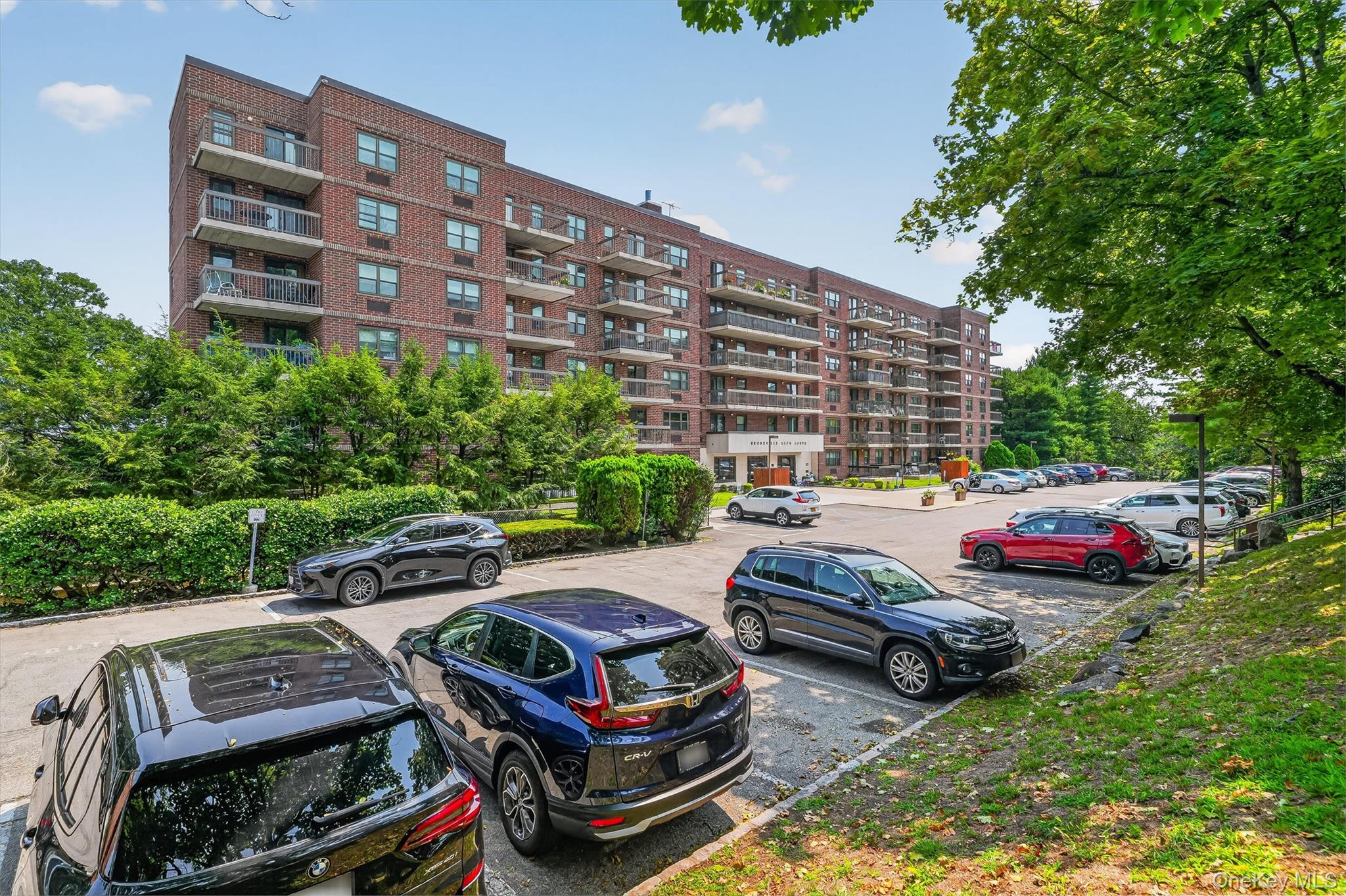 3rd image of 1376 Midland Ave, Yonkers, NY 10708