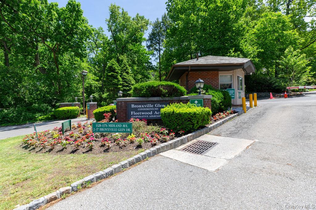 2nd image of 1376 Midland Ave #801, Yonkers, NY 10708 | MLS# 1038163
